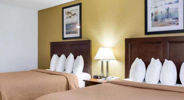 Четырёхместный номер Standard Quality Inn Oacoma - Chamberlain