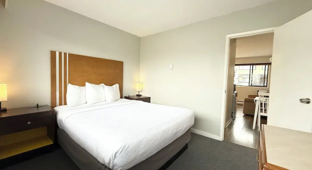 Двухместный люкс c 1 комнатой Departure Bay Motel