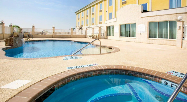 Holiday Inn Express Hotel and Suites of Falfurrias, Book Hotel Falfurrias Houston