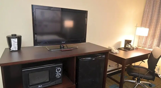 Четырёхместный номер Standard Super 8 Urbandale Des Moines Area