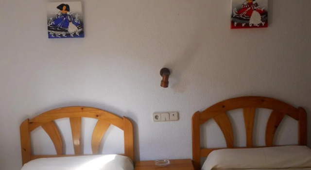 Hostal El Descanso, Забронировать Отель Орталеза Мадрид, рядом с Сан Лоренсо