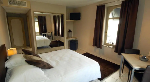 Четырёхместный номер Standard Hôtel Le Saint Loup