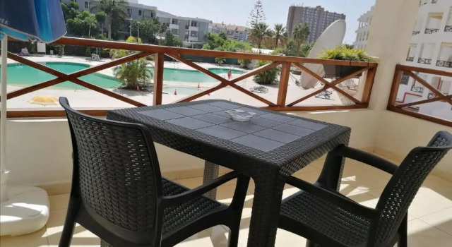 Студия Large studio apartment with lovely terrace and wifi