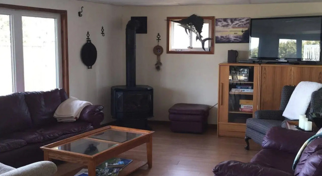N This on the Bay -Lower Level Vacation Suite, Prenota Hotel Hotel a Ontario con parcheggio, Parcheggio