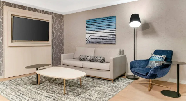 Двухместный люкс Radisson Plaza Hotel at Kalamazoo Center