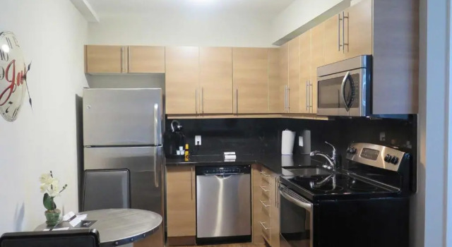 Люкс Deluxe Western Hotel & Executive Suites