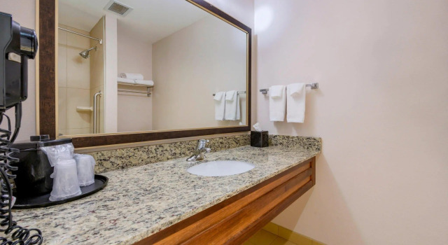 Четырёхместный номер Standard Fairfield Inn & Suites by Marriott Slippery Rock