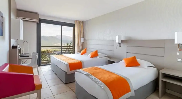 Трёхместный номер Comfort с красивым видом из окна Best Western Plus San Damianu