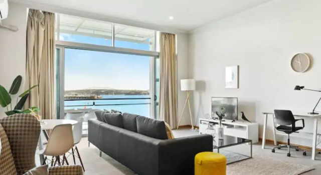 Апартаменты Relaxing Sea Wharf View Apartment by Zodiak Stays