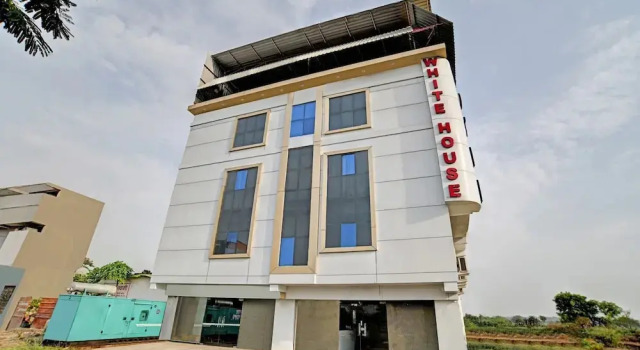 Hotel White House by OYO Rooms