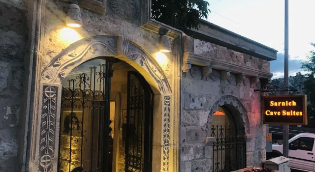 Sarnich Cave Suites