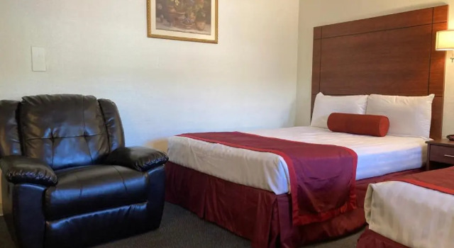 Четырёхместный номер Standard Hills Inn