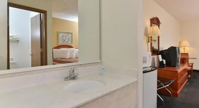 Четырёхместный номер Standard Red Lion Inn & Suites Caseyville