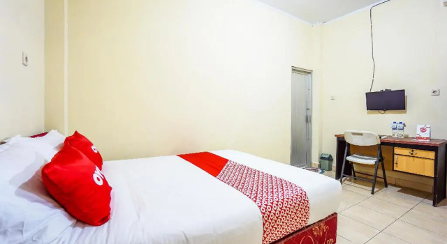 OYO 1720 A2b Residence