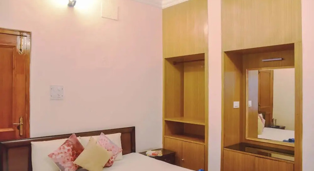 Tilsharit Green, Rezerwuj Hotel Hotele w Chamba z parkingiem, Parking