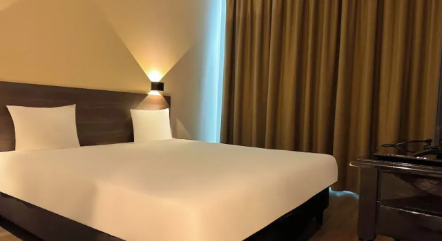 HOTELUX Amsterdam Airport Hotel