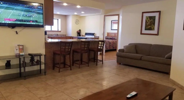 Четырёхместный люкс Ambers Inn and Suites