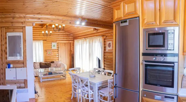 Styga Chalet, Rezerwuj Chalet Hotele w Helmos z basenem, Basen