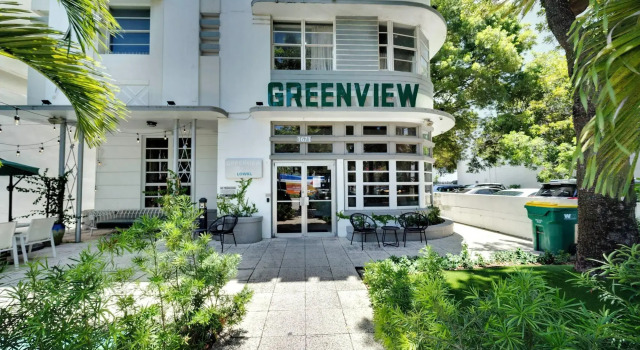 Greenview Hotel by Lowkl