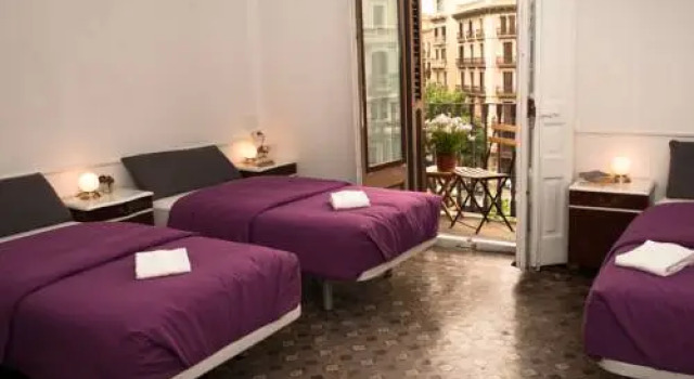 El Puchi Barcelona, Забронировать Отель Сантс-Монжуик , рядом с Приход Св. Августина