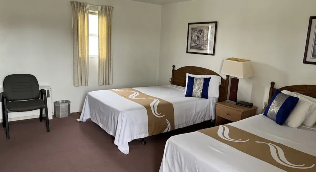 Четырёхместный номер Standard Sudbury Court Motel and RV Park