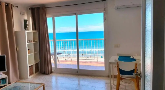 Apartamento 1ª linea de playa - Port Aventura, Varaa Huoneisto Hotellit Tarragonès uima-altaalla, Uima-allas