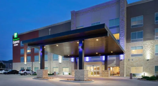Кровать в общем номере Holiday Inn Express & Suites Great Bend by IHG