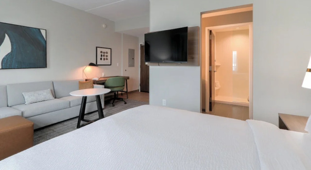 Двухместный люкс с балконом Staybridge Suites Pigeon Forge Smoky Mtns by IHG