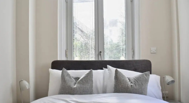 Spacious 4 Bedroom Flat in Central Brighton, Забронировать Отель Отели Исторического графства Суссекса 3 звезды, 3*