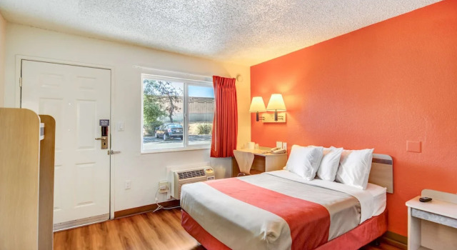 Люкс Standard Motel 6-Stockton, CA - North