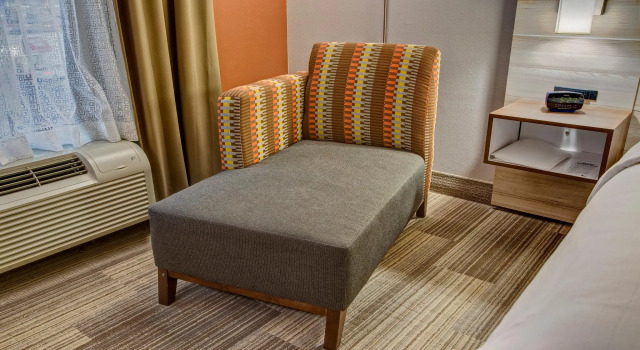 Двухместный люкс Holiday Inn Express Hotel & Suites London by IHG