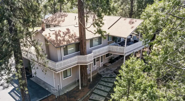 Коттедж Tranquil Retreat - Home With Spacious Deck & Grill 4 Bedroom Home