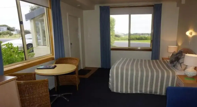Люкс Цокольный этаж Harbour View Motel