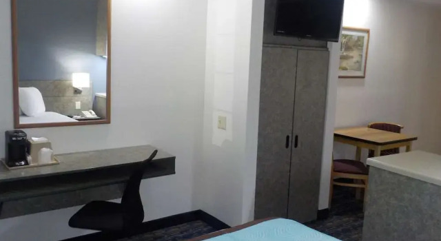 Люкс MJ INN and SUITES