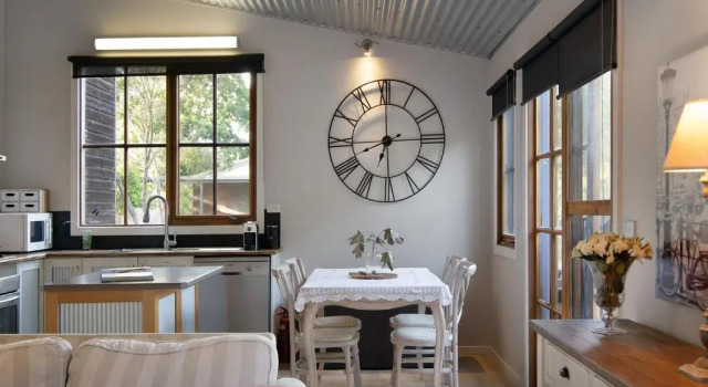 Коттедж French Cottage- 2 bedrooms with huge spa