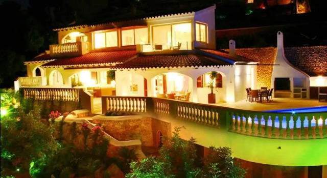 Villa Increible - 5 bedroom luxury villa - Great pool and terrace area with stunning sea views, Reservar Vila Alaior Minorca