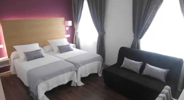 Llorca, Varaa Hotelli Hotellit Tarragonès pysäköinnillä, Pysäköinti