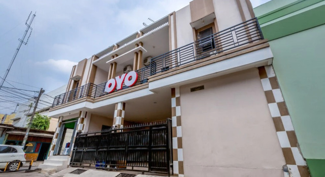 Midys by OYO Rooms