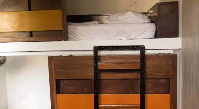 Кровать в общем номере с балконом Happiness Hostel El Nido