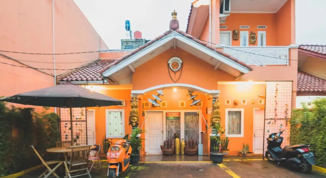 Pringgodani Guest House by RedDoorz, Rezervasyon Misafirhane Bandung Kidul Bandung