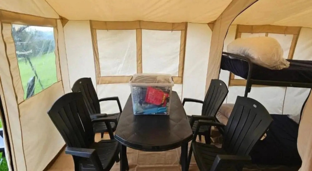 Nature Hideaway Tent in Trois-ponts, Забронировать Дом для отпуска Отели провинции Льежа с парковкой, Парковка