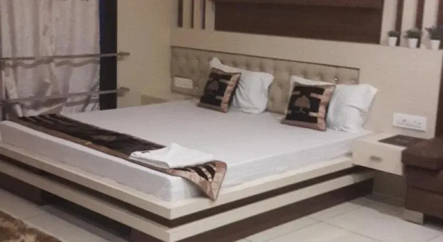 Hotel Sunrise, Rezerwuj Hotel Jhansi Indie