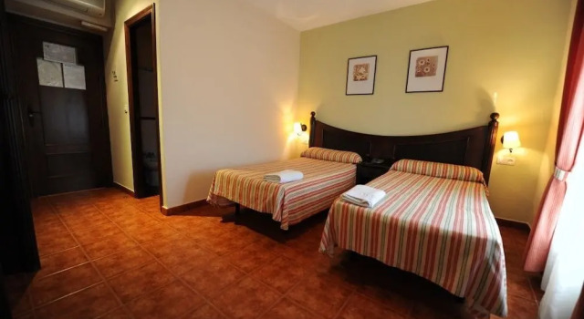 Четырёхместный номер Standard с балконом и с видом на город Hotel Montearoma