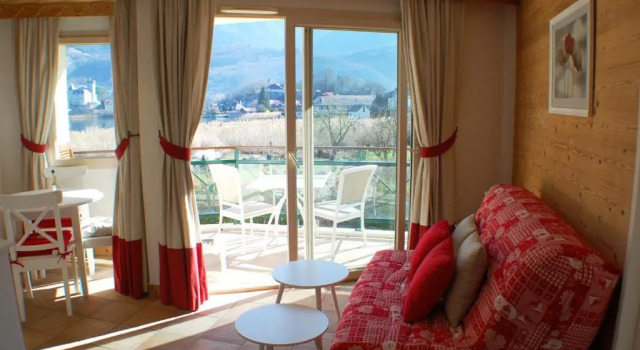 Апартаменты c 1 комнатой Les Roseaux du Lac - 7 appartements situés dans une résidence posée au bord du lac dAnnecy