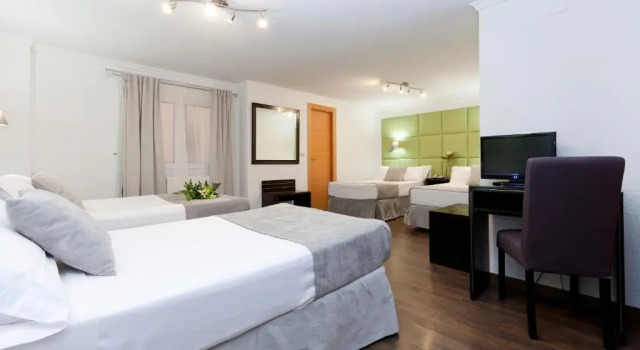 Четырёхместный номер Standard Hotel Presidente by Maxi Hoteles