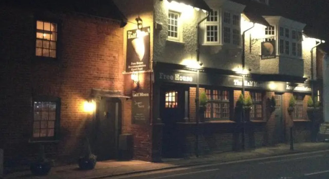 The Half Moon Inn, Book Hotel Woking Surrey
