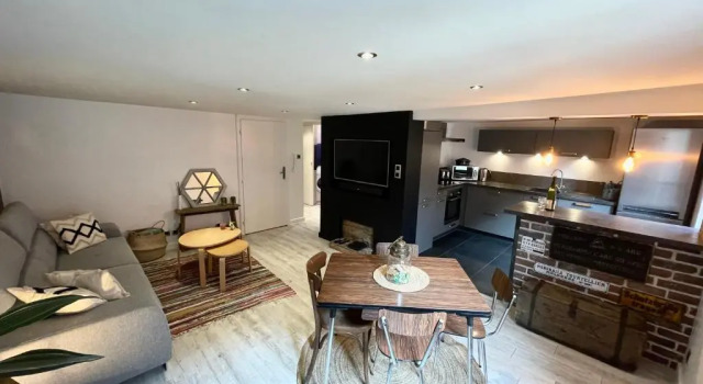 Апартаменты Appartement chaleureux avec place de parking