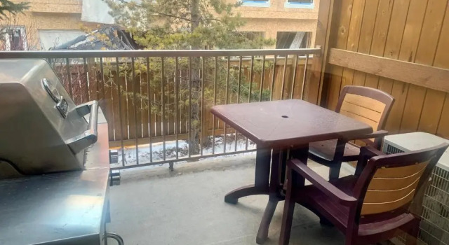 Коттедж Fenwick Vacation Rentals Spacious Mountain 2 Bedroom with Hot tub