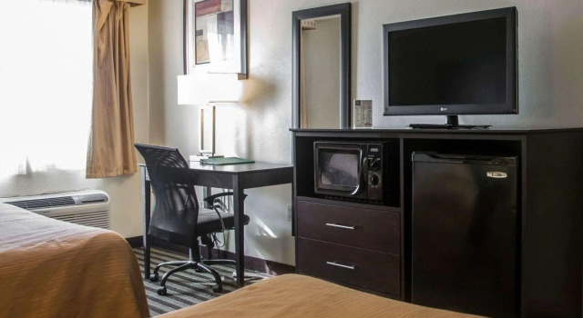 Четырёхместный номер Standard Quality Inn & Suites Loves Park near Rockford