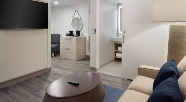 Полулюкс Courtyard Miami Coconut Grove